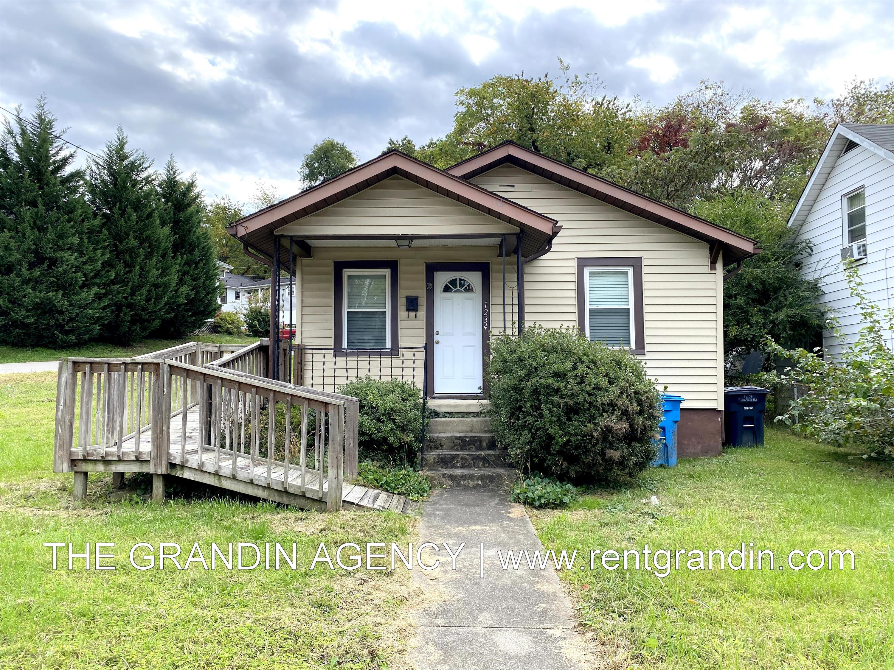 1234 Buena Vista Boulevard Southeast