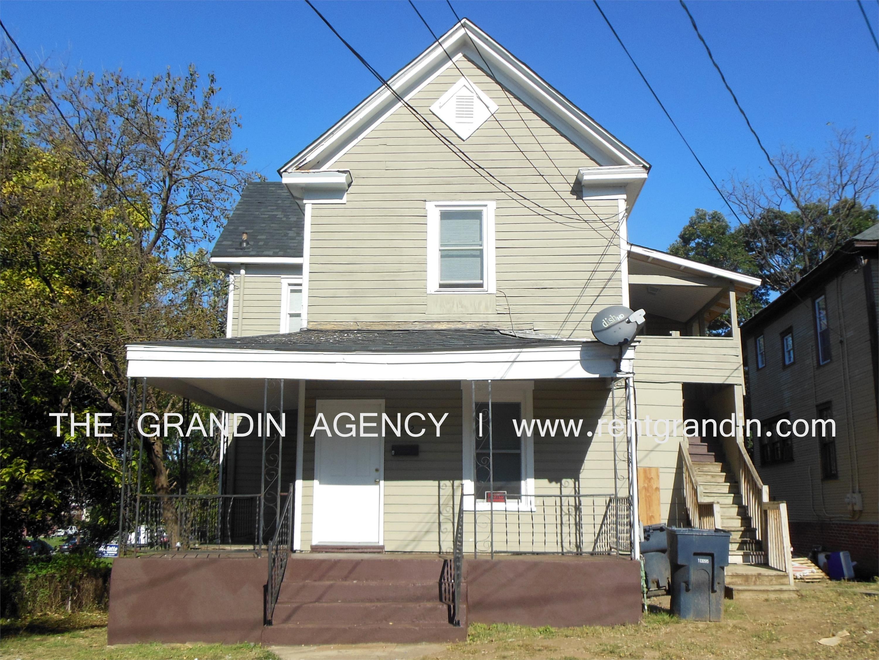 922 12th St SE - A